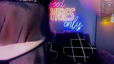 anny_loves online show from November 1, 5:59 pm