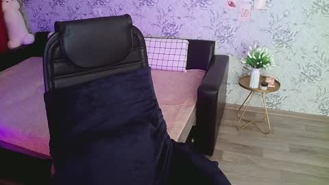 Snapshot of anny_shine chatting on December 20, 7:01 am Annie online show from December 20, 7:01 am