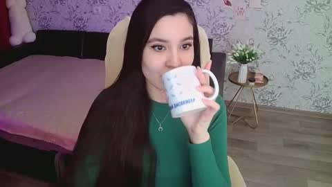 Snapshot of anny_shine chatting on February 22, 9:45 am Annie online show from February 22, 9:45 am
