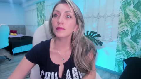 Snapshot of anny_sweet72 chatting on September 19, 12:17 pm Anny online show from September 19, 12:17 pm