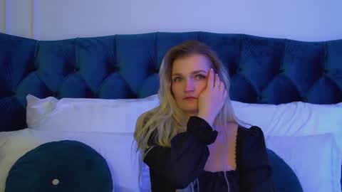 annyraii online show from February 26, 6:18 pm