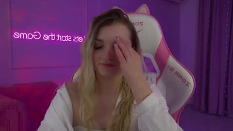 annyraii online show from March 2, 7:15 am