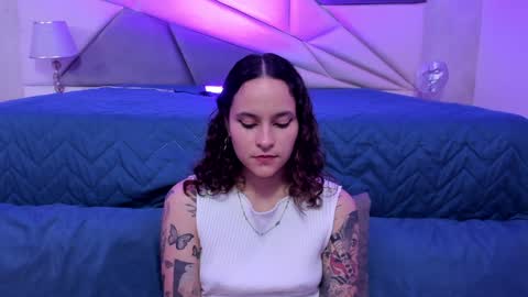 Snapshot of annythomsonn chatting on January 6, 12:16 am AnnyT online show from January 6, 12:16 am