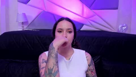 Snapshot of annythomsonn chatting on February 2, 1:55 am AnnyT online show from February 2, 1:55 am