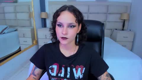 Snapshot of annythomsonn chatting on October 12, 8:52 pm AnnyT online show from October 12, 8:52 pm