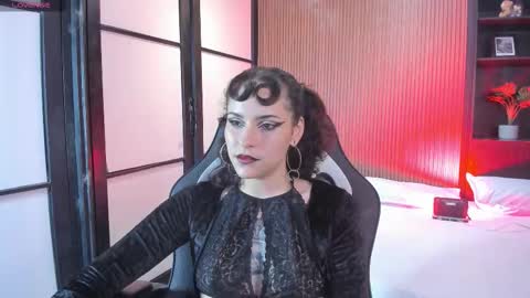 Snapshot of annythomsonn chatting on December 13, 9:20 pm AnnyT online show from December 13, 9:20 pm