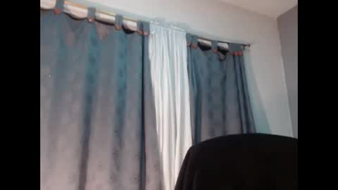 Snapshot of annyyeins chatting on February 17, 8:11 am Anny Yeins online show from February 17, 8:11 am