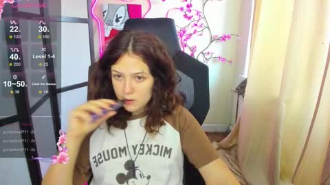 Snapshot of anora_millerr chatting on November 18, 8:19 am Anora online show from November 18, 8:19 am