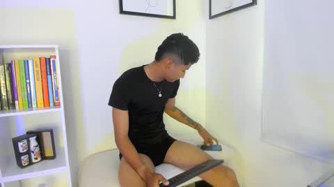 anozly online show from March 10, 2:55 pm