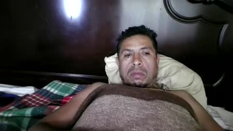 Snapshot of anre13pin chatting on July 8, 3:27 pm anre13pin online show from July 8, 3:27 pm