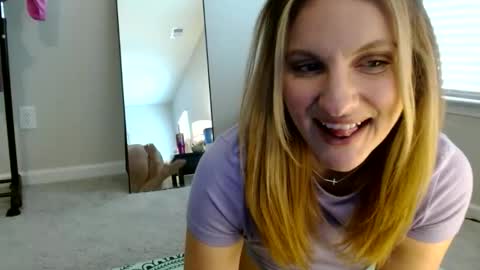 Snapshot of ansleypage chatting on February 18, 6:15 pm heyitsansley online show from February 18, 6:15 pm