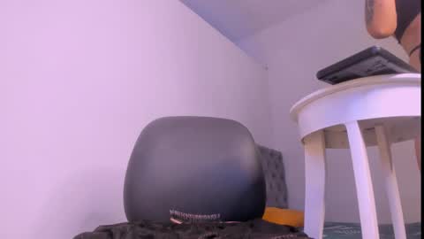 anthonellabrowm_ online show from January 15, 8:12 pm