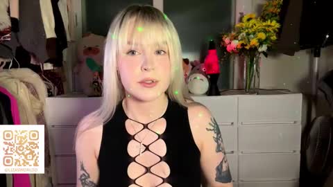 Snapshot of antoinettebeitler chatting on February 24, 12:14 pm Liza online show from February 24, 12:14 pm