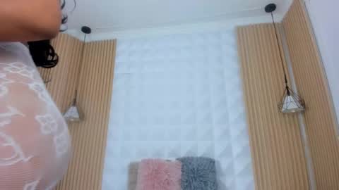 Snapshot of antonella00_ chatting on October 1, 12:16 am Antonella online show from October 1, 12:16 am