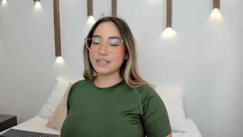 A N T O N E L L A  online show from January 31, 6:14 pm