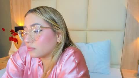 A N T O N E L L A  online show from March 18, 12:52 pm