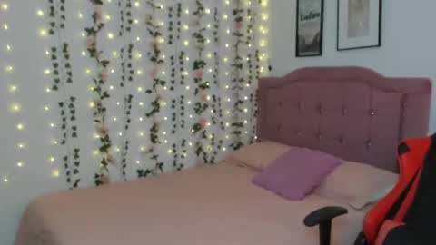 Snapshot of antonella_heinz_ chatting on June 12, 6:18 pm Antonella online show from June 12, 6:18 pm