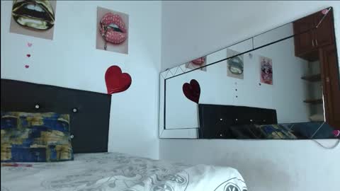 Snapshot of antonella_pink2 chatting on December 17, 4:24 pm antonella online show from December 17, 4:24 pm