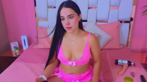 Snapshot of antonellaa_hanks chatting on December 23, 1:24 pm online show from December 23, 1:24 pm