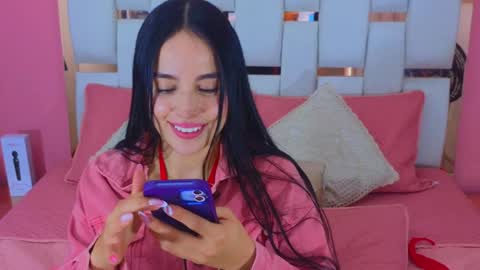 Snapshot of antonellaa_hanks chatting on December 24, 2:01 pm online show from December 24, 2:01 pm