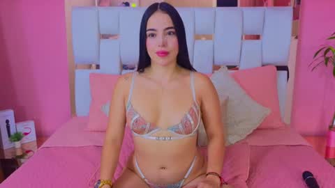 Snapshot of antonellaa_hanks chatting on January 22, 10:18 am online show from January 22, 10:18 am