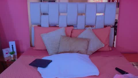 Snapshot of antonellaa_hanks chatting on January 28, 1:27 pm online show from January 28, 1:27 pm