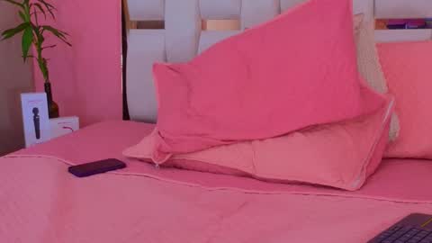 Snapshot of antonellaa_hanks chatting on February 13, 4:17 pm online show from February 13, 4:17 pm