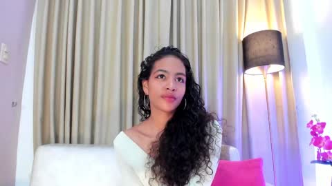 Snapshot of antonellahall_ chatting on December 31, 12:04 pm AntonellaHall online show from December 31, 12:04 pm