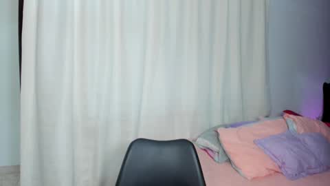 Sarah online show from February 15, 2:25 pm