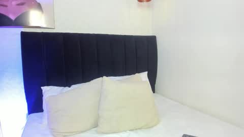 antonellariva_ online show from October 14, 9:04 pm