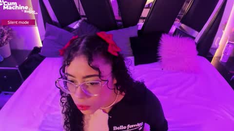 A N T O N E L L E  online show from October 10, 11:31 am