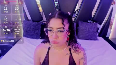 A N T O N E L L E  online show from November 9, 11:30 am