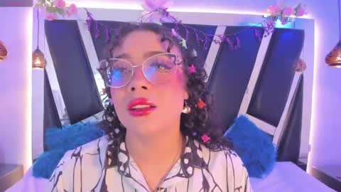 A N T O N E L L E  online show from June 21, 8:39 am