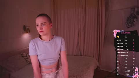Snapshot of antoniadaines chatting on October 3, 7:49 am Sofia online show from October 3, 7:49 am