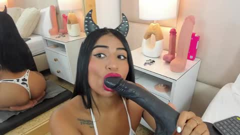 Snapshot of antoniaross chatting on April 23, 12:26 pm Antonia online show from April 23, 12:26 pm