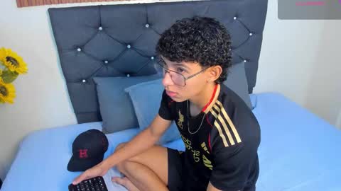 Snapshot of antoniio_miller chatting on December 16, 12:54 pm Antonio online show from December 16, 12:54 pm