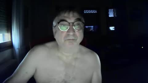 Snapshot of antonio2605 chatting on December 15, 2:32 pm Antonio online show from December 15, 2:32 pm