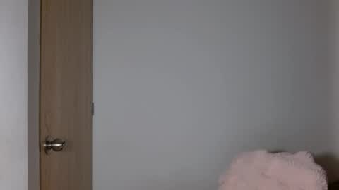 Snapshot of antonnella_x chatting on October 23, 12:54 am antonnella online show from October 23, 12:54 am