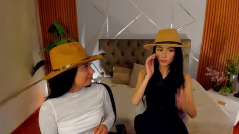 Snapshot of antonnellae chatting on October 22, 5:30 am Antonella online show from October 22, 5:30 am
