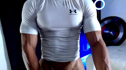 Instagram miguelangel1802  online show from November 3, 5:47 pm