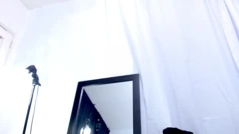 Snapshot of antonywebb94 chatting on April 12, 9:20 pm Instagram miguelangel1802 online show from April 12, 9:20 pm