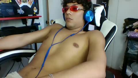 AnuarDHM online show from November 3, 4:30 pm