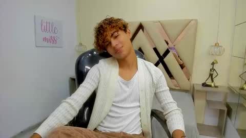 anyelotwink online show from February 18, 8:38 pm