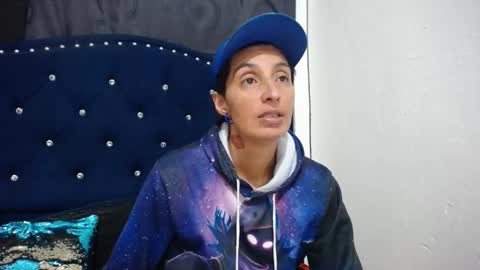 Snapshot of anyu_1306 chatting on January 14, 2:40 am anyu online show from January 14, 2:40 am