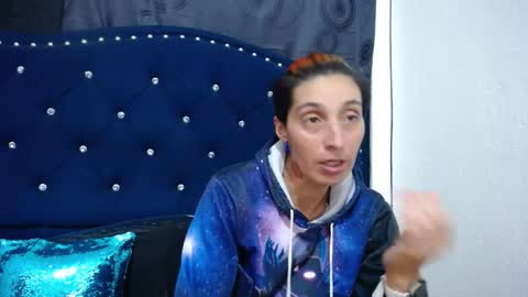 Snapshot of anyu_1306 chatting on January 14, 5:40 am anyu online show from January 14, 5:40 am