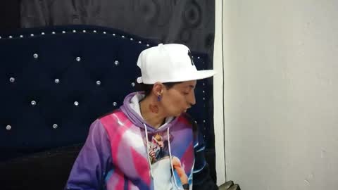 Snapshot of anyu_1306 chatting on March 1, 2:37 am anyu online show from March 1, 2:37 am