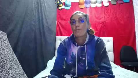 Snapshot of anyu_1306 chatting on December 16, 10:59 pm anyu online show from December 16, 10:59 pm