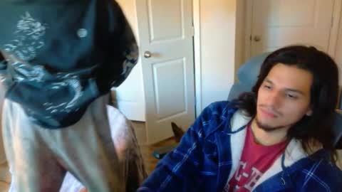 Snapshot of apachewithawebcam chatting on December 22, 9:23 pm ApacheWithWebcam online show from December 22, 9:23 pm