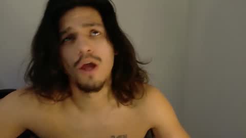 Snapshot of apachewithawebcam chatting on February 8, 4:27 am ApacheWithWebcam online show from February 8, 4:27 am