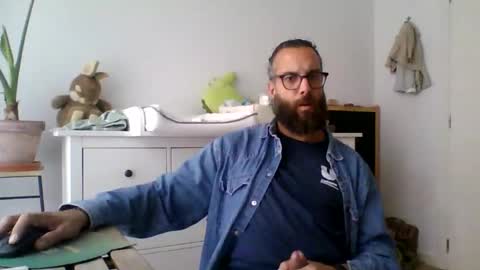 Snapshot of apc_3 chatting on November 5, 8:47 am apc_3 online show from November 5, 8:47 am